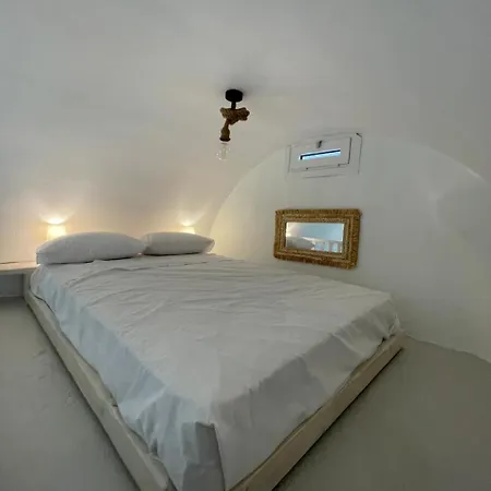 Mayema Cycladic House W Village And Black View Santorini 아파트
